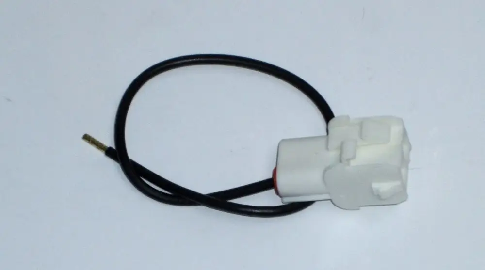 Weißer Anschlussstecker mit Kabel für Fernentriegelung, geeignet für Daikin und ROTEX A1 Öl-Brennwertgeräte bis Baujahr 2018.